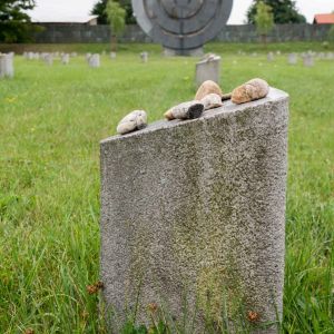 220730 theresienstadt columbarium begraafplaats 0017 220730 theresienstadt columbarium begraafplaats 0017
