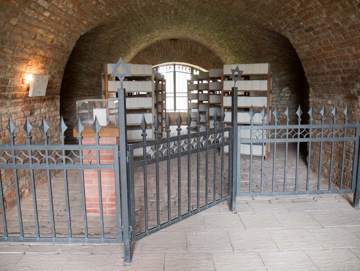 220730 theresienstadt columbarium begraafplaats 0004 220730 theresienstadt columbarium begraafplaats 0004