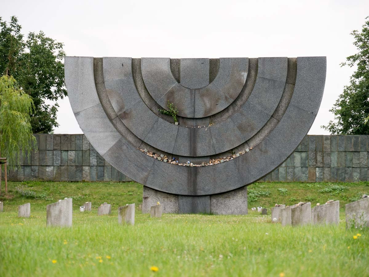 220730 theresienstadt columbarium begraafplaats 0015 220730 theresienstadt columbarium begraafplaats 0015