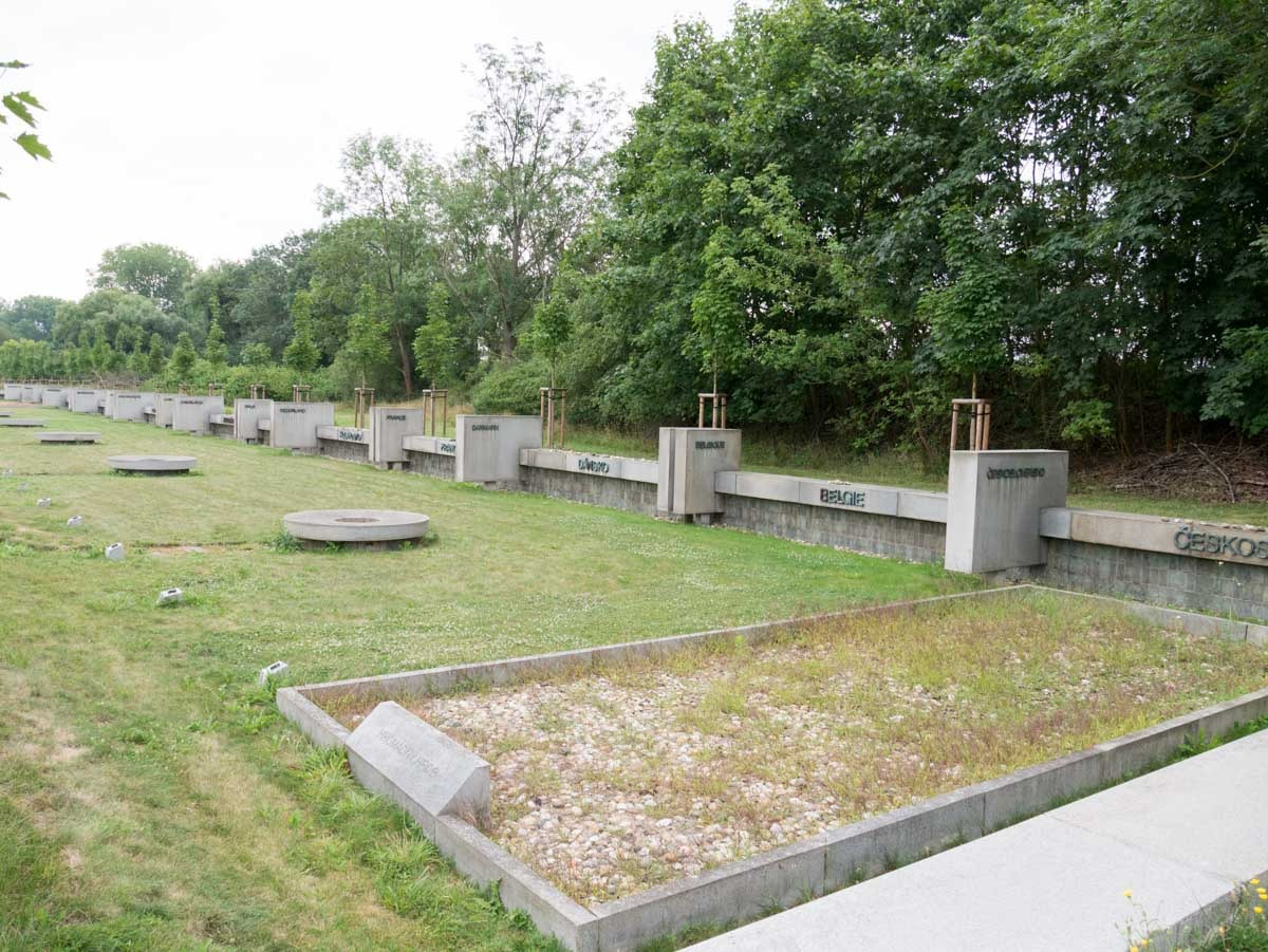 220730 theresienstadt columbarium begraafplaats 0021 220730 theresienstadt columbarium begraafplaats 0021