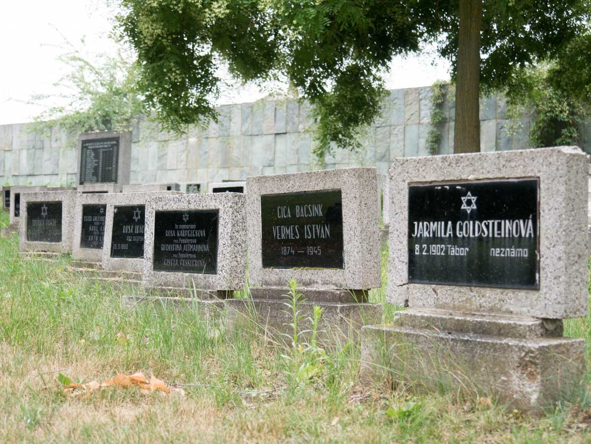 220730 theresienstadt columbarium begraafplaats 0024 220730 theresienstadt columbarium begraafplaats 0024