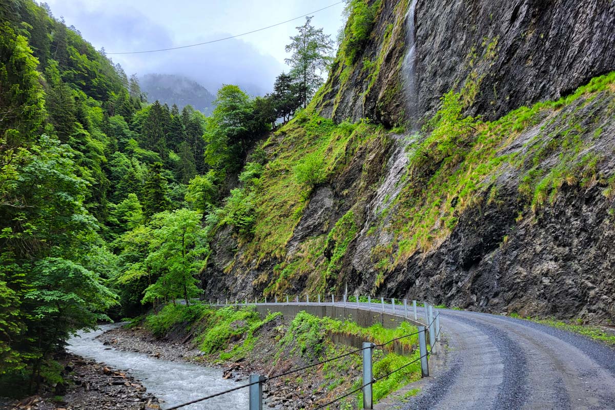 De Taminaschlucht: regen, warmwaterbronnen en mystiek in Altes Bad Pfäfers