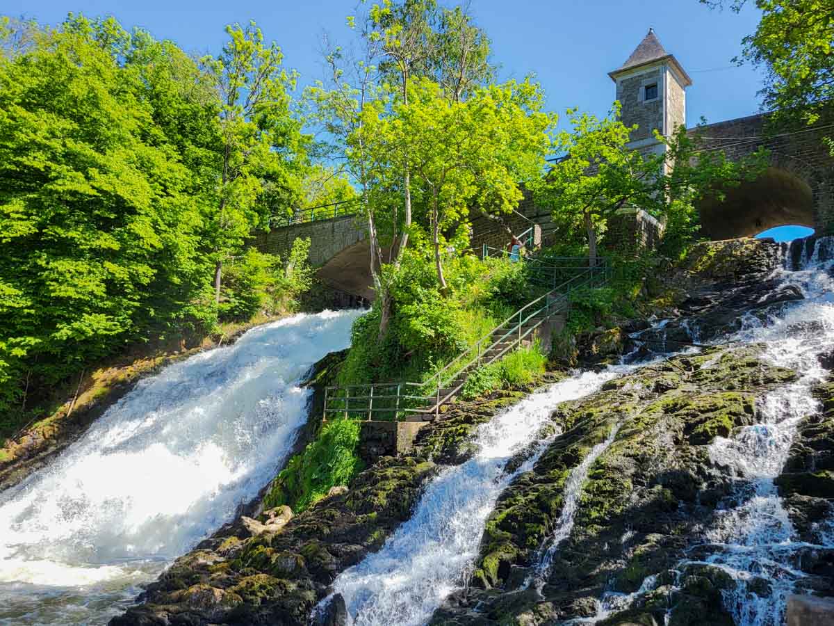 Een frisse tussenstop bij de Watervallen van Coo